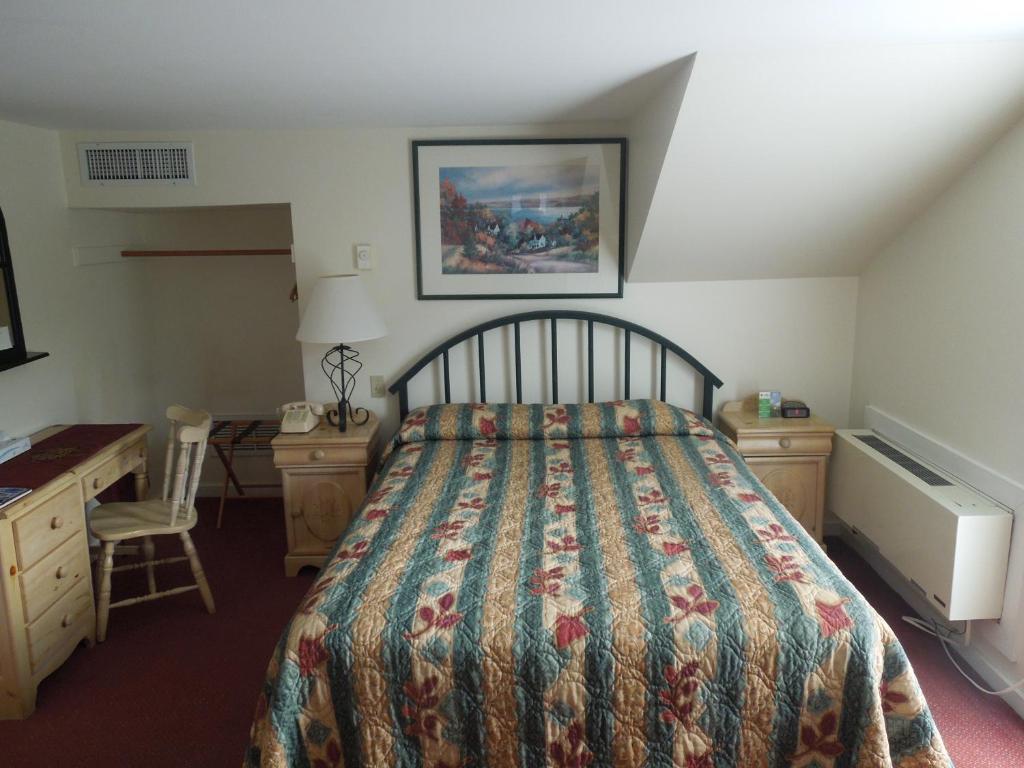 Mountaineer Inn Stowe Room photo