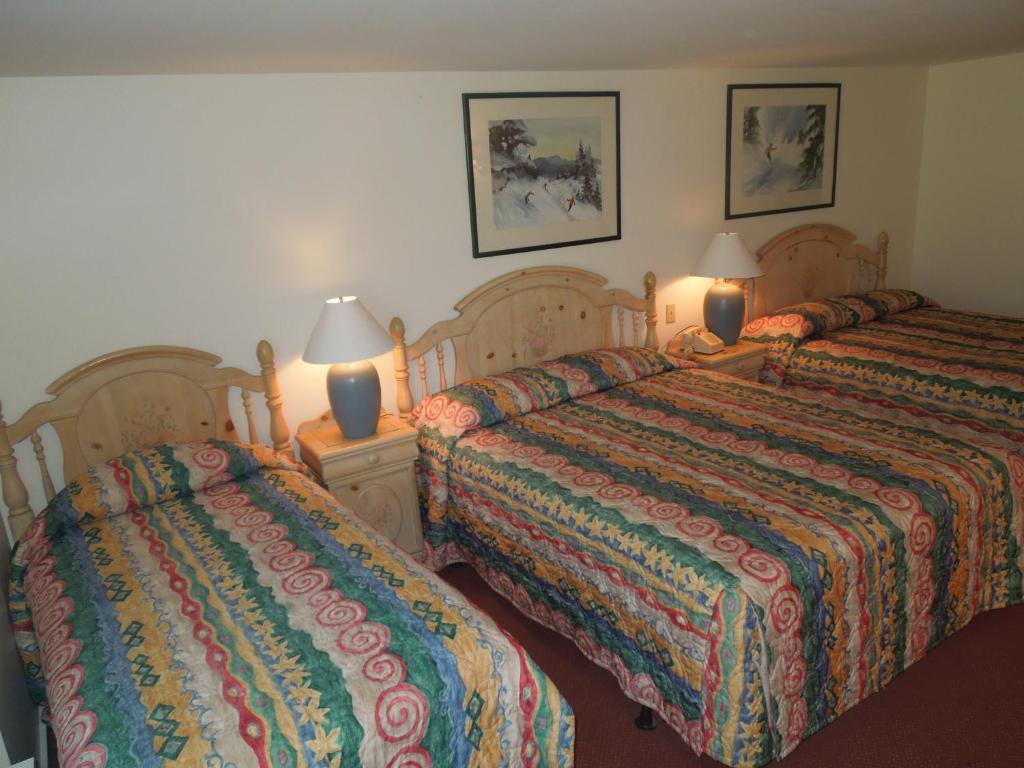 Mountaineer Inn Stowe Room photo