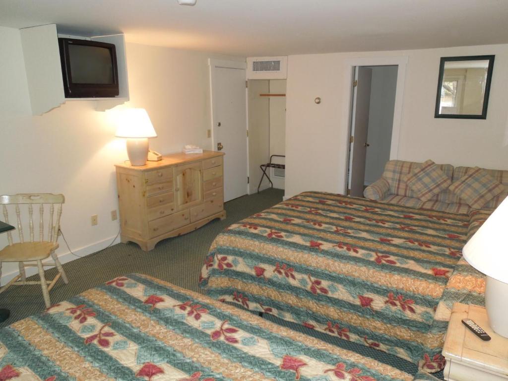 Mountaineer Inn Stowe Room photo