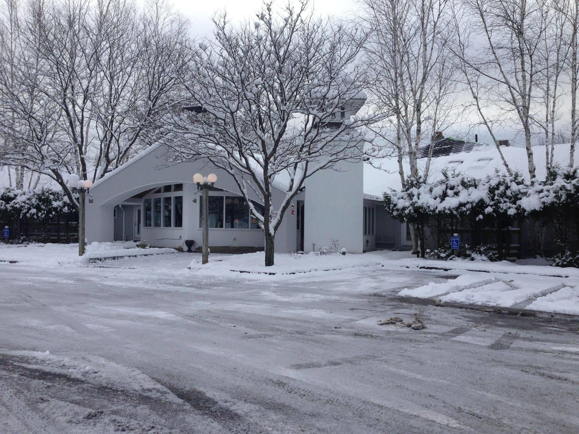 Mountaineer Inn Stowe Exterior photo